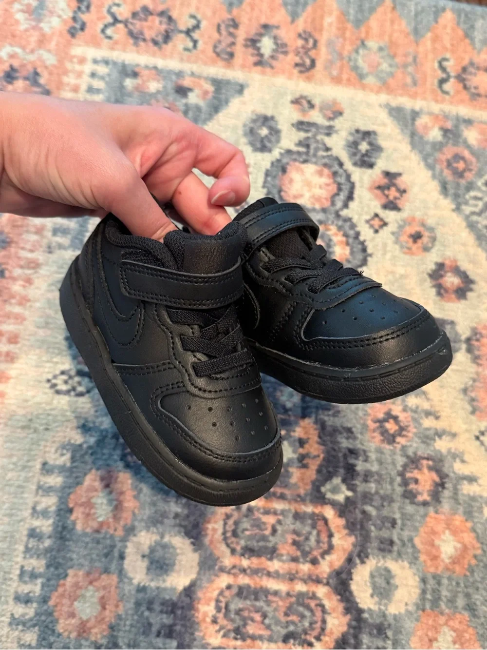 Nike Like new baby Court Borough shoes in an all-black